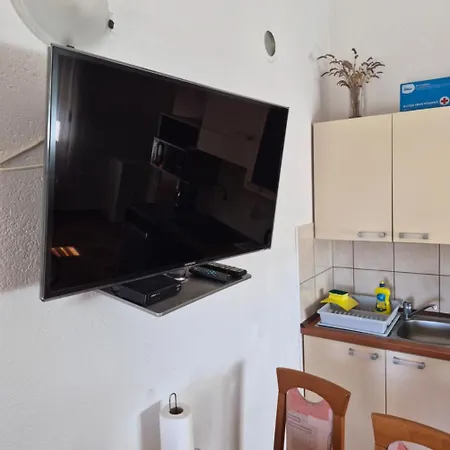 Anna Apartment Vir